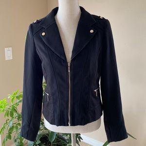 WHITE HOUSE BLACK MARKET CROP JACKET BLACK ZIP FRONT and POCKETS  DETAILS size 8